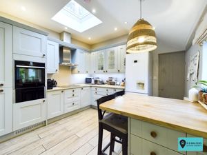 Kitchen/Breakfast Room- click for photo gallery